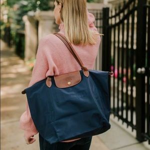 LARGE NAVY LONGCHAMP. HARDLY USED.